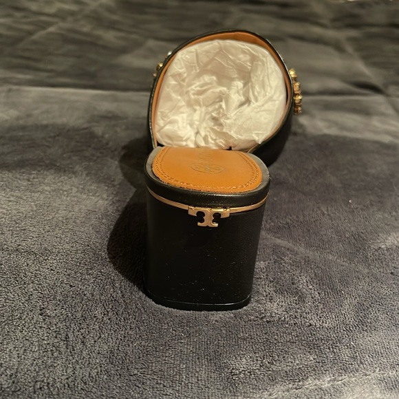 Tory Burch Martine 55mm Slide
Color: Perfect Black / Black Diamond- Like New! - Picture 6 of 13